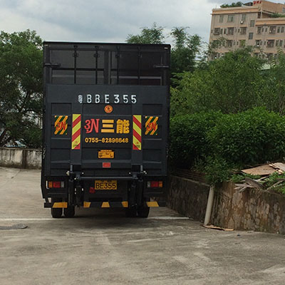 汽車升降尾板課程設(shè)計，提升實(shí)用性與安全性