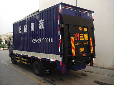 小型尾板貨車，靈活運輸，輕松應(yīng)對各種場景